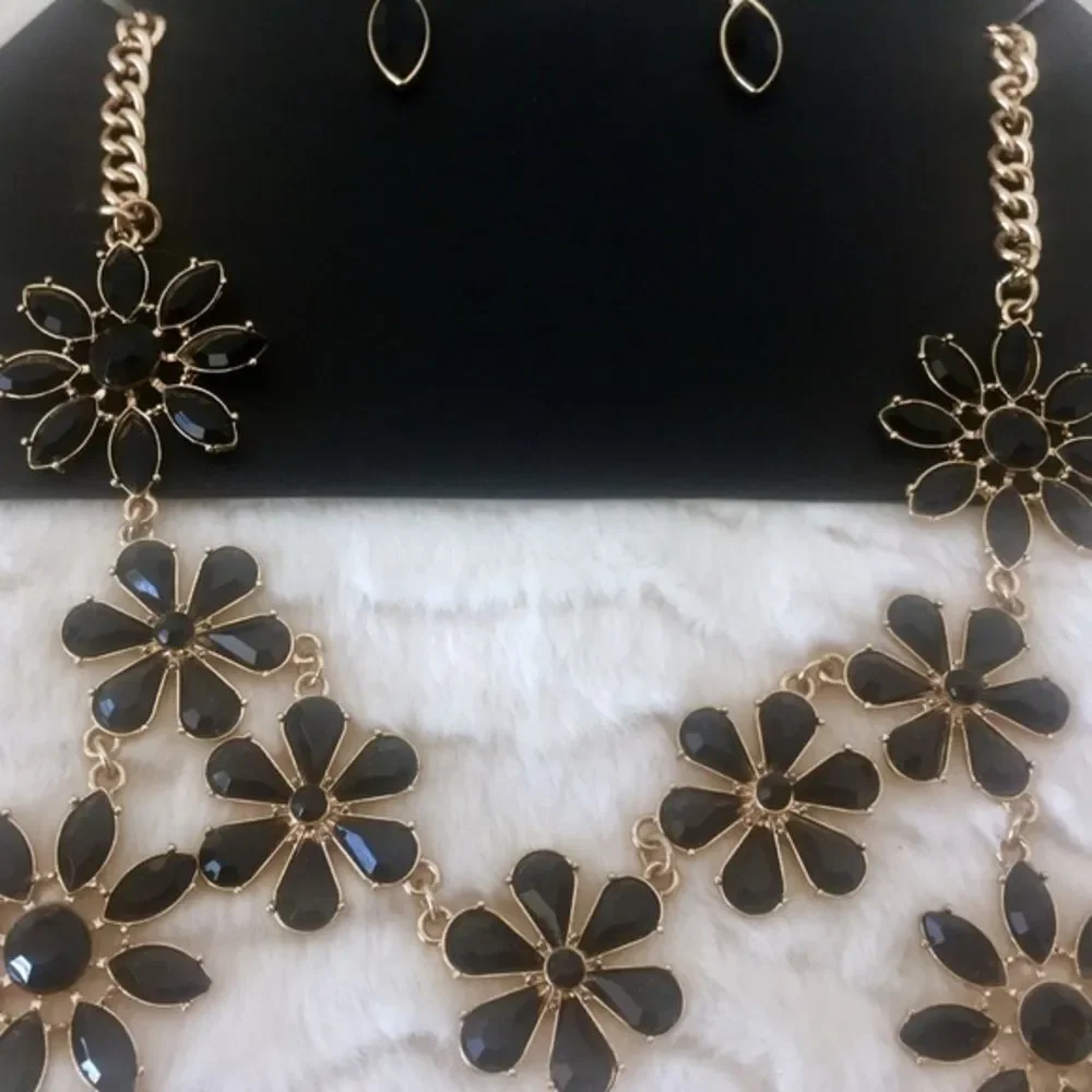 Gold and Black Necklace‎ Set
